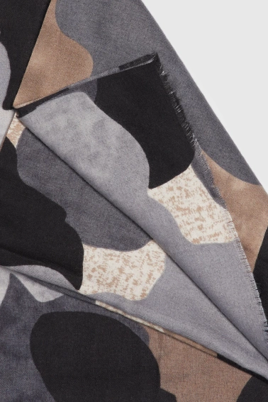 Wzorzysty szal szary