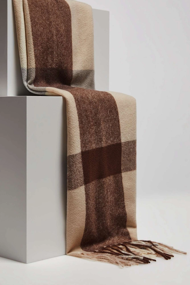 Szalik w dużą kratę brązowy