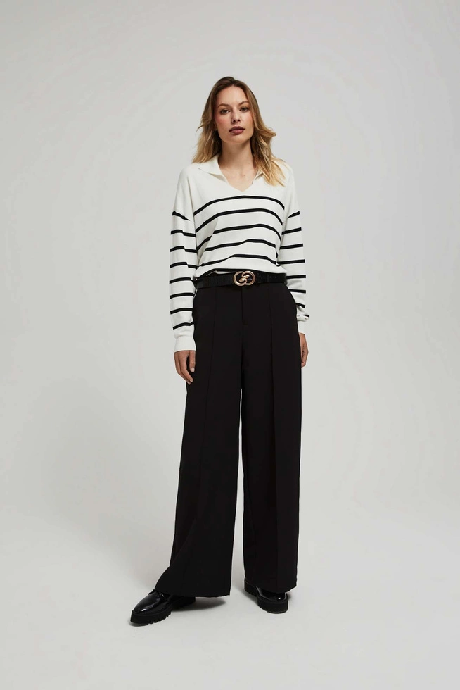 Sweter w paski z kołnierzykiem perłowo-czarny