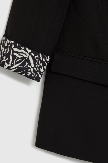 Marynarka z ozdobnymi mankietami czarna