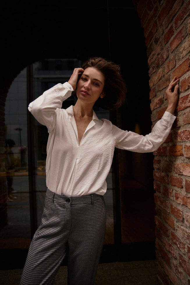 Gładka koszula z wiskozy biała