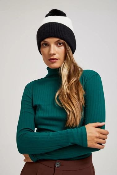 Czapka z pomponem czarno-biała