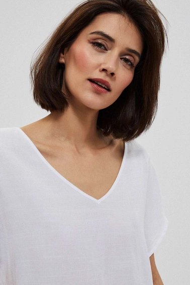 Koszulowa bluzka z dekoltem w serek z wiskozy biała