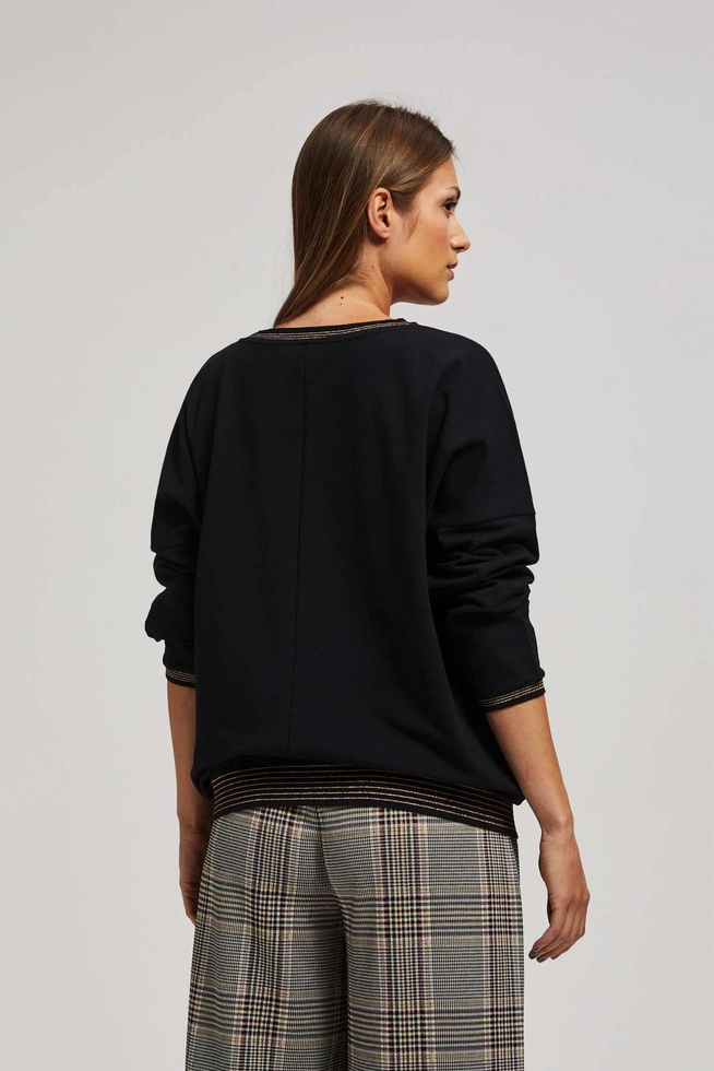 Bluza z dekoltem w serek czarna