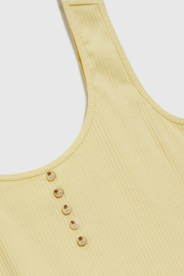 Prążkowany top z guzikami żółty