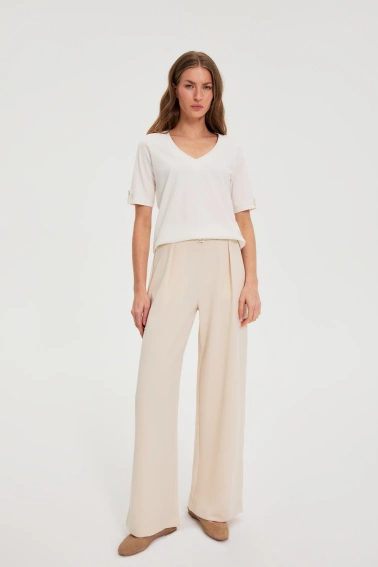 Bluzka z dekoltem w serek biała