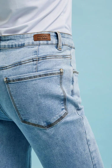 Jeansy z prostymi nogawkami jasnoniebieskie