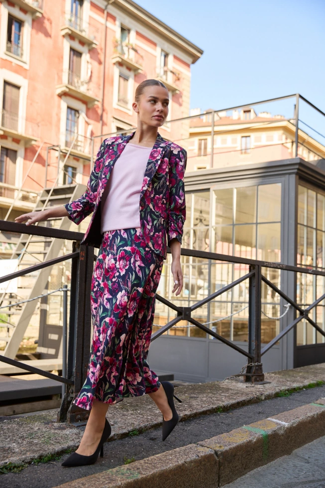 Marynarka w kwiaty granatowa