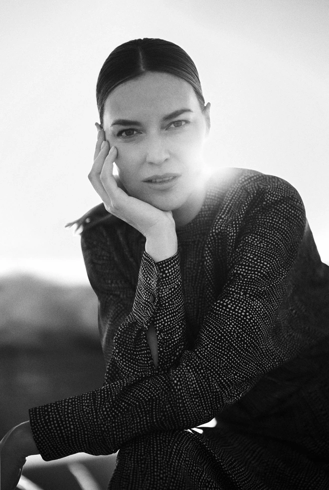 Elegancka sukienka midi w drobne kropki czarna