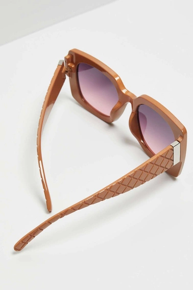 Okulary przeciwsłoneczne z grubymi oprawkami beżowe