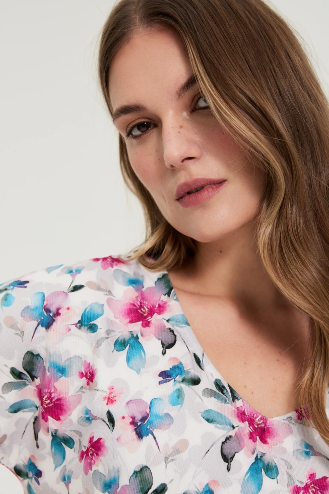 Bluzka z dekoltem w serek biała