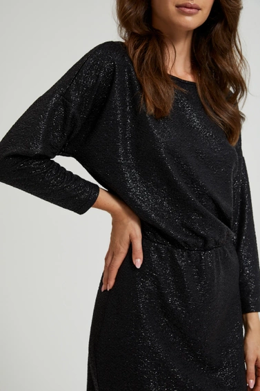 Błyszcząca sukienka o długości przed kolana czarna 