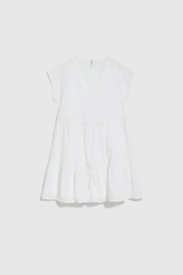 Rozkloszowana sukienka z krótkimi rękawami biała