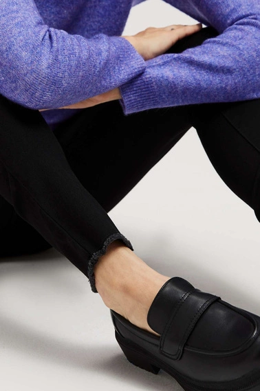 Jeansy rurki ze średnim stanem czarne