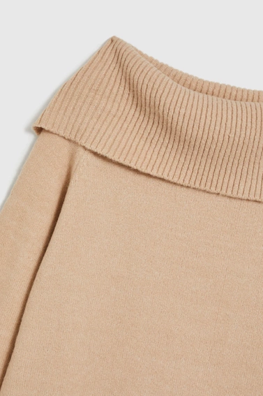 Sweter z odwijanym dekoltem beżowy 