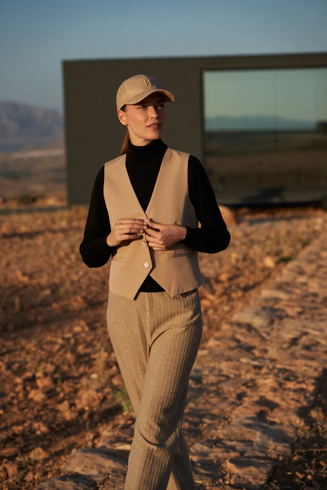 Kamizelka z ozdobnymi guzikami beżowa