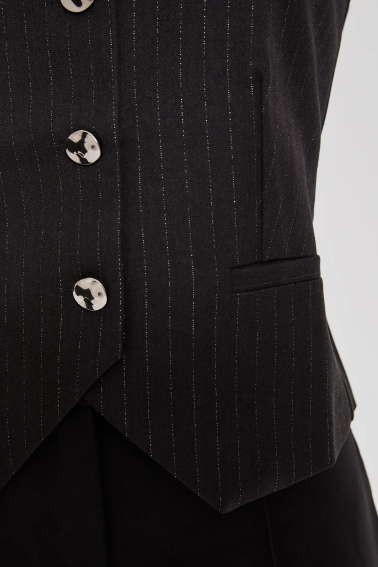 Kamizelka z ozdobnymi guzikami czarna