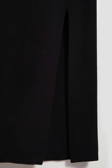 Ołówkowa spódnica midi z rozcięciem czarna