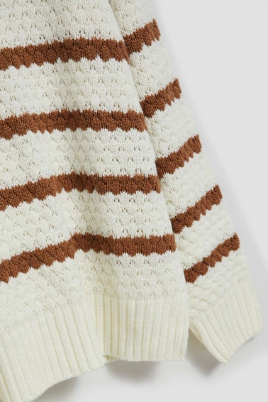 Sweter w paski z golfem