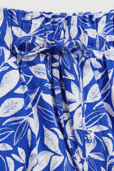 Lniane szorty z roślinnym wzorem niebieskie