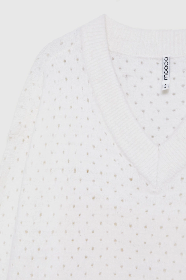 Ażurowy sweter z metaliczną nitką biały
