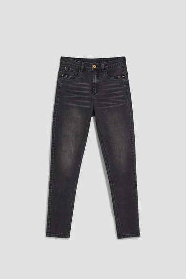 Spodnie rurki z przetarciami