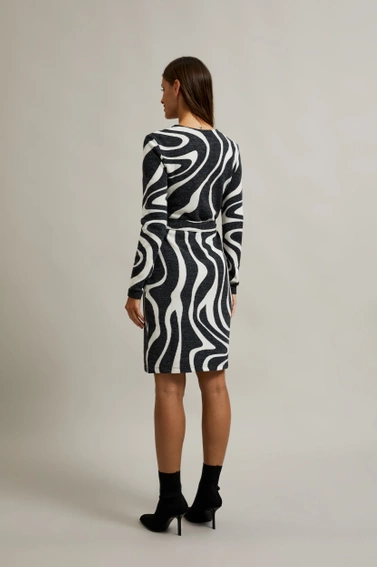 Dzianinowa sukienka z paskiem szara