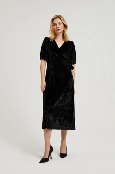 Welurowa sukienka midi czarna 