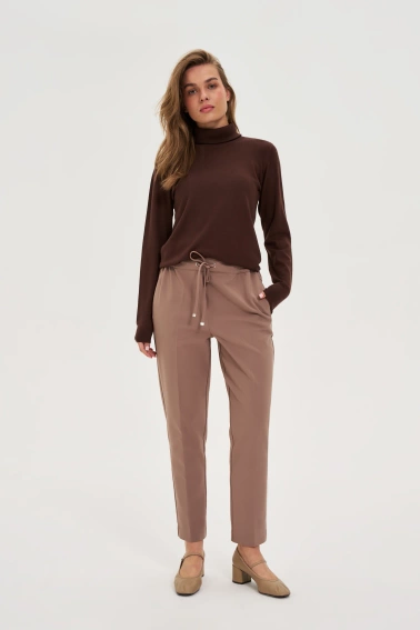 Sweter z golfem brązowy