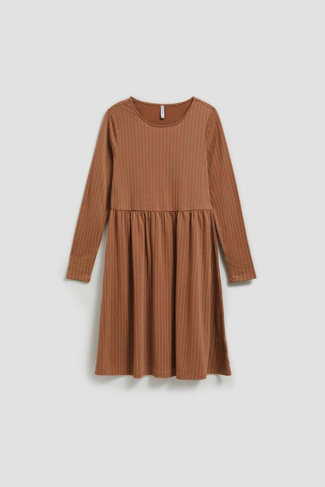 Sukienka z długimi rękawami i rozkloszowanym dołem ciemnobeżowa