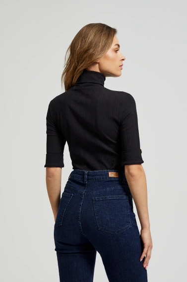 Prążkowana bluzka z golfem czarna