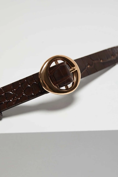 Pasek z ozdobną klamrą i wężowym wzorem brązowy
