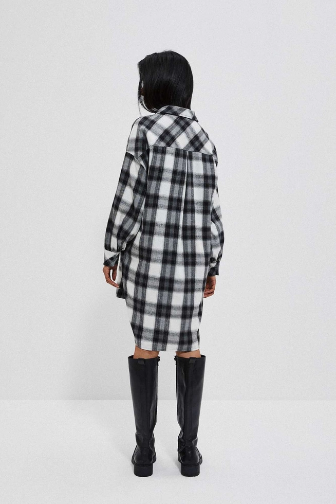 Koszulowa sukienka w kratę czarna