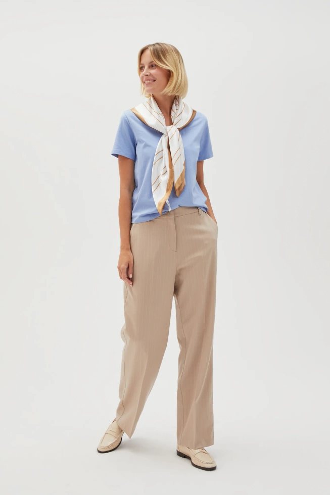 Bluzka z dekoltem w serek błękitna