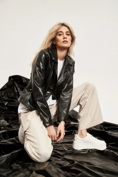 Kurtka ramoneska zapinana na zamek