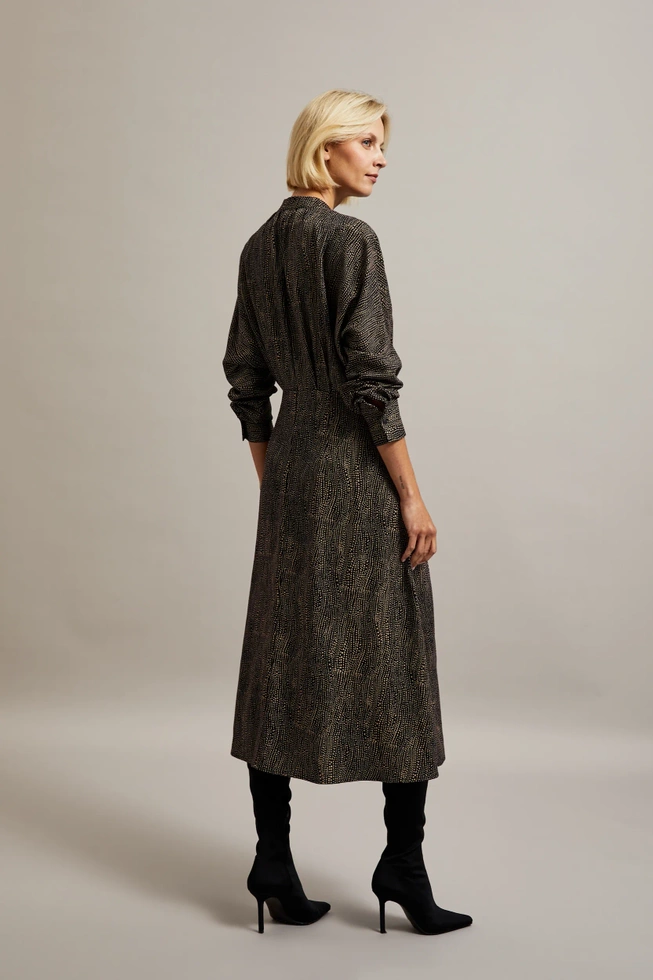 Elegancka sukienka midi w drobne kropki czarna