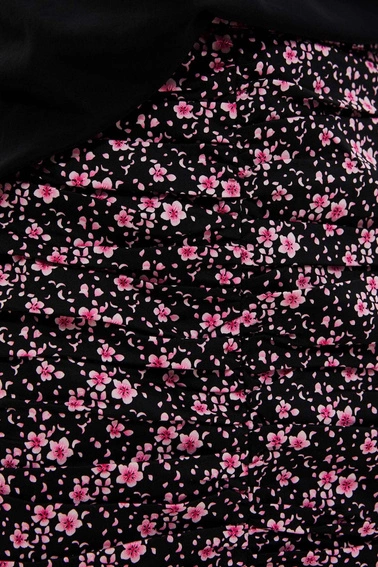 Ołówkowa spódnica w kwiaty