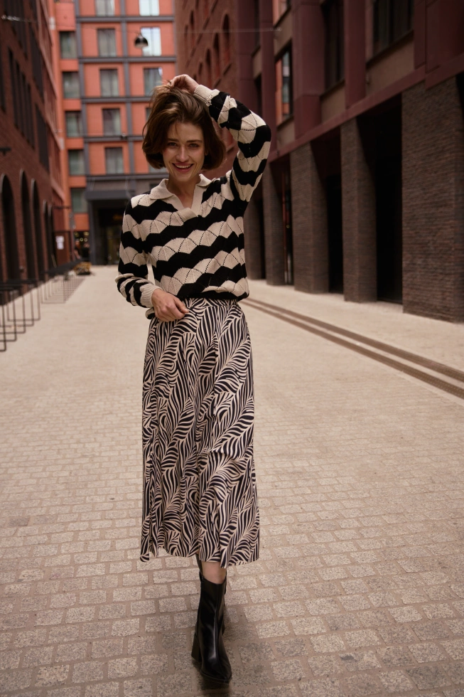 Wiskozowa spódnica midi granatowa