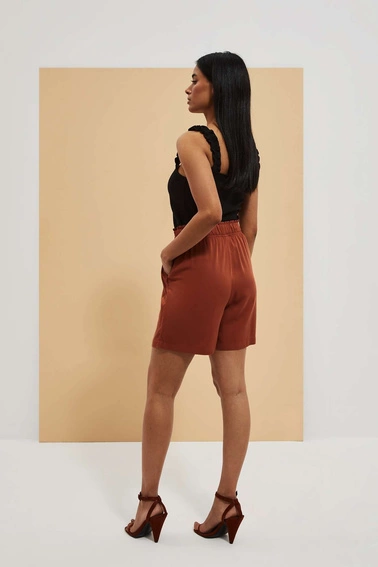 Gładkie szorty z gumą w talii 