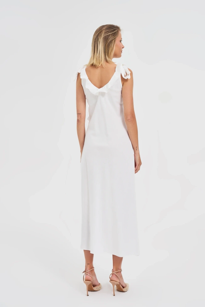 Sukienka midi z falbaną na dekolcie biała