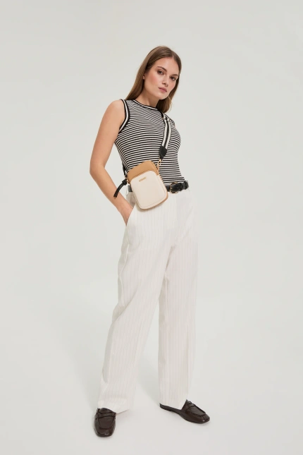 Mała torebka beżowa