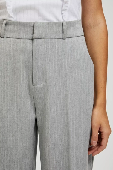 Garniturowe spodnie z prostymi nogawkami i kieszeniami szare