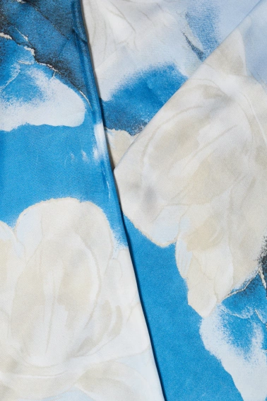 Szal w kwiaty błękitny 