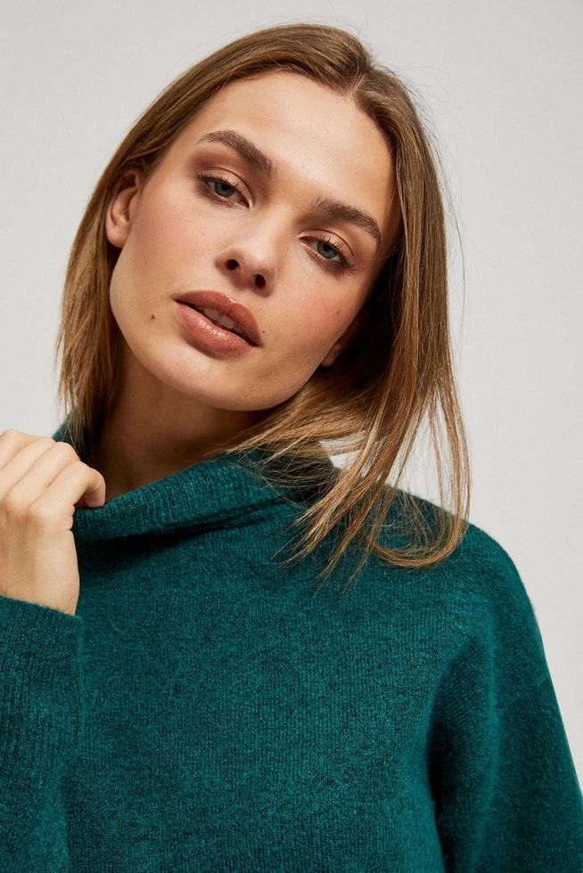 Sweter z golfem zielony