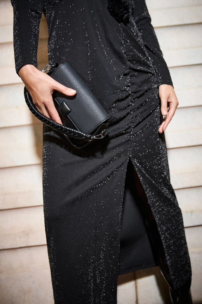 Sukienka maxi z rozcięciem czarna