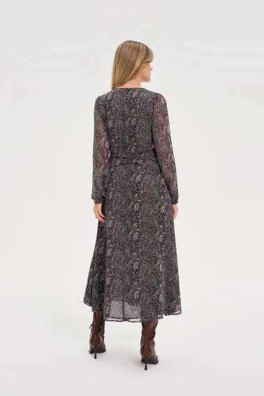 Wzorzysta sukienka czarna