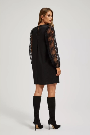 Sukienka z ażurowymi rękawami