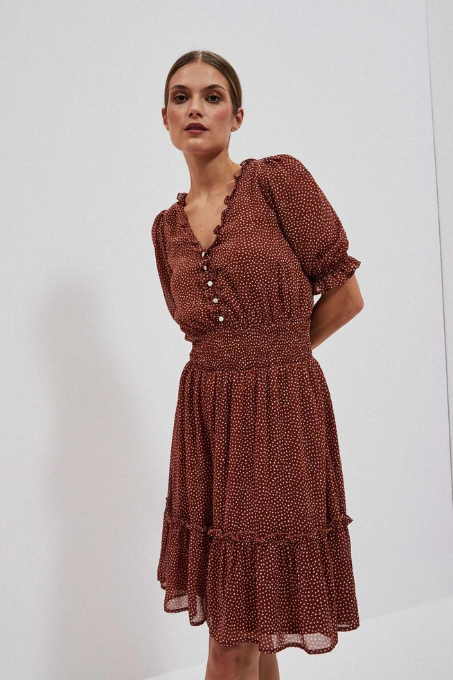 Sukienka w groszki z falbaną