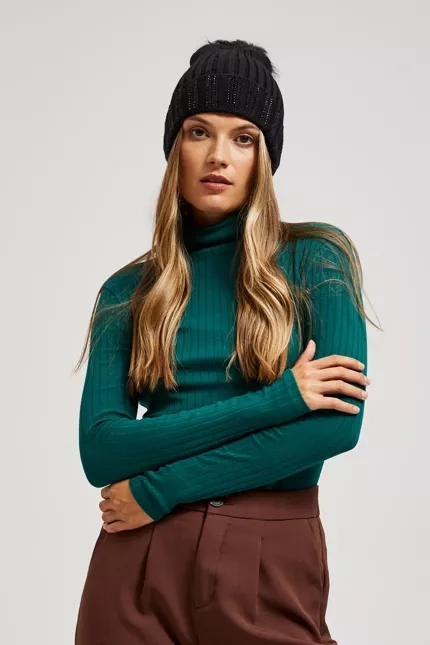 Czapka z pomponem ozdobiona dżetami czarna