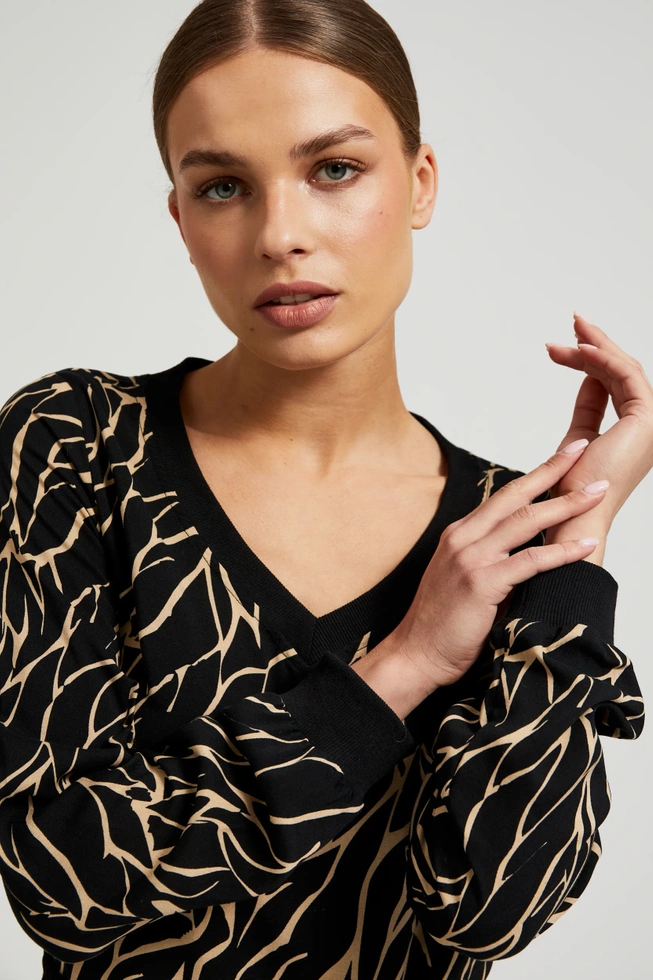 Wiskozowa koszula z dekoltem w serek czarna